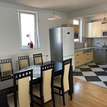 Spacious 3-Bedroom Condo Next To City Center Pristina Buitenkant foto