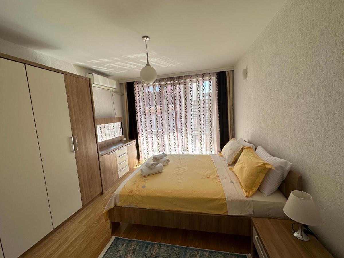 Spacious 3-Bedroom Condo Next To City Center Pristina Buitenkant foto