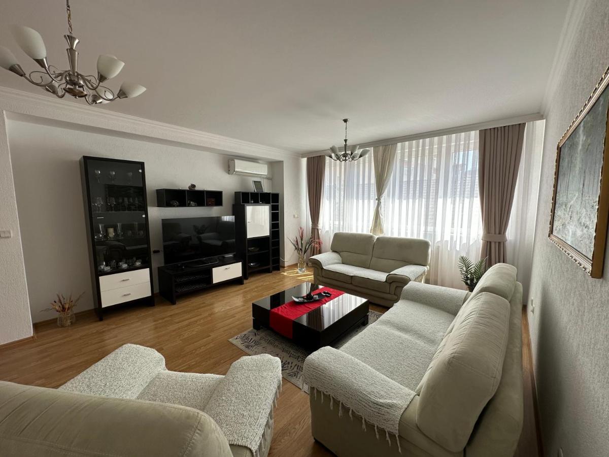 Spacious 3-Bedroom Condo Next To City Center Pristina Buitenkant foto