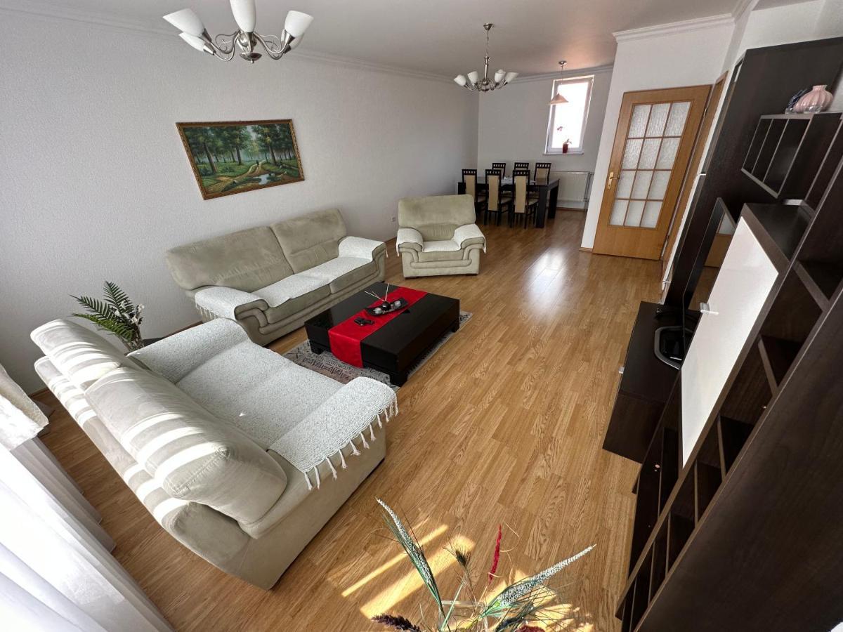 Spacious 3-Bedroom Condo Next To City Center Pristina Buitenkant foto