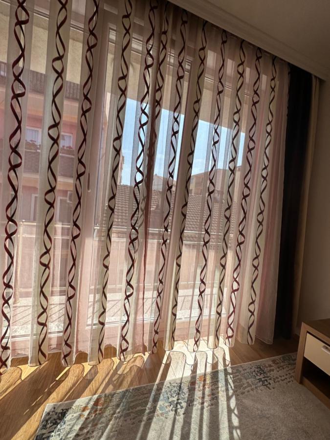 Spacious 3-Bedroom Condo Next To City Center Pristina Buitenkant foto