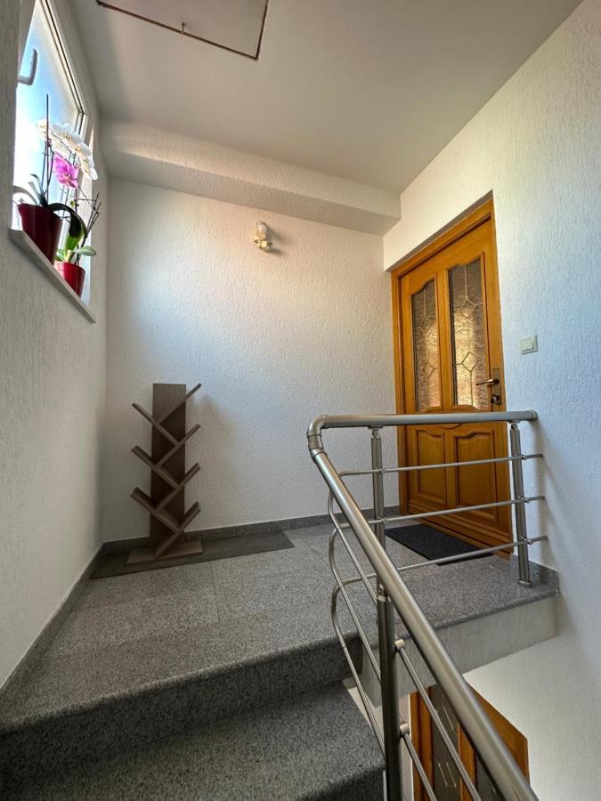 Spacious 3-Bedroom Condo Next To City Center Pristina Buitenkant foto
