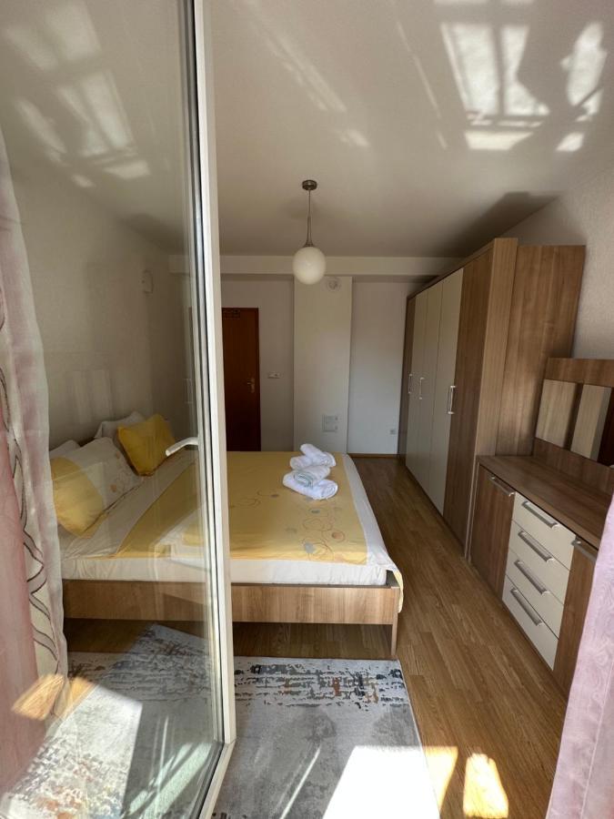 Spacious 3-Bedroom Condo Next To City Center Pristina Buitenkant foto