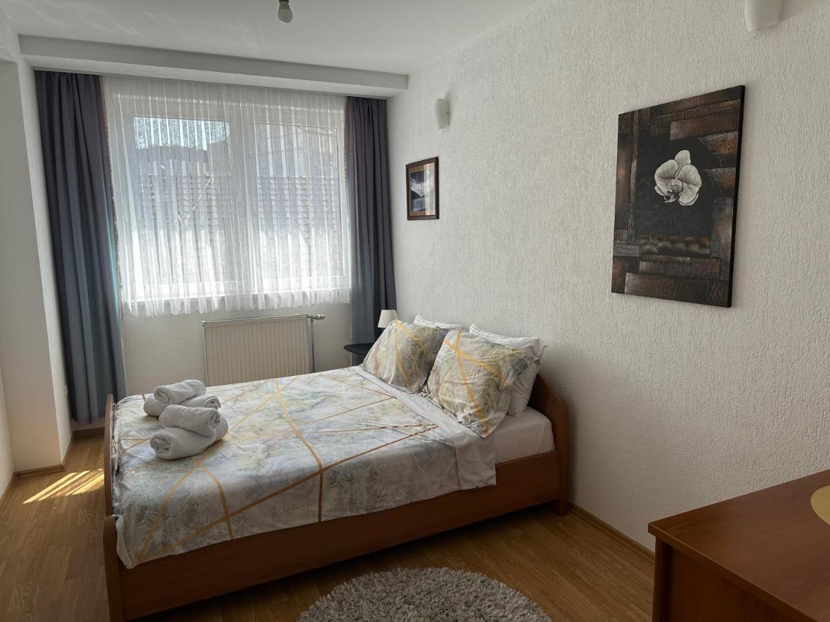 Spacious 3-Bedroom Condo Next To City Center Pristina Buitenkant foto