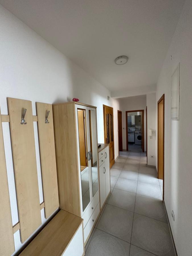 Spacious 3-Bedroom Condo Next To City Center Pristina Buitenkant foto