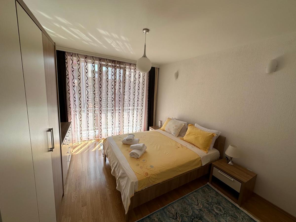 Spacious 3-Bedroom Condo Next To City Center Pristina Buitenkant foto