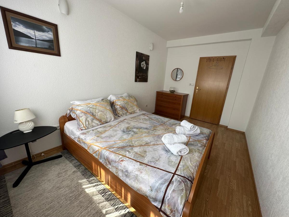 Spacious 3-Bedroom Condo Next To City Center Pristina Buitenkant foto