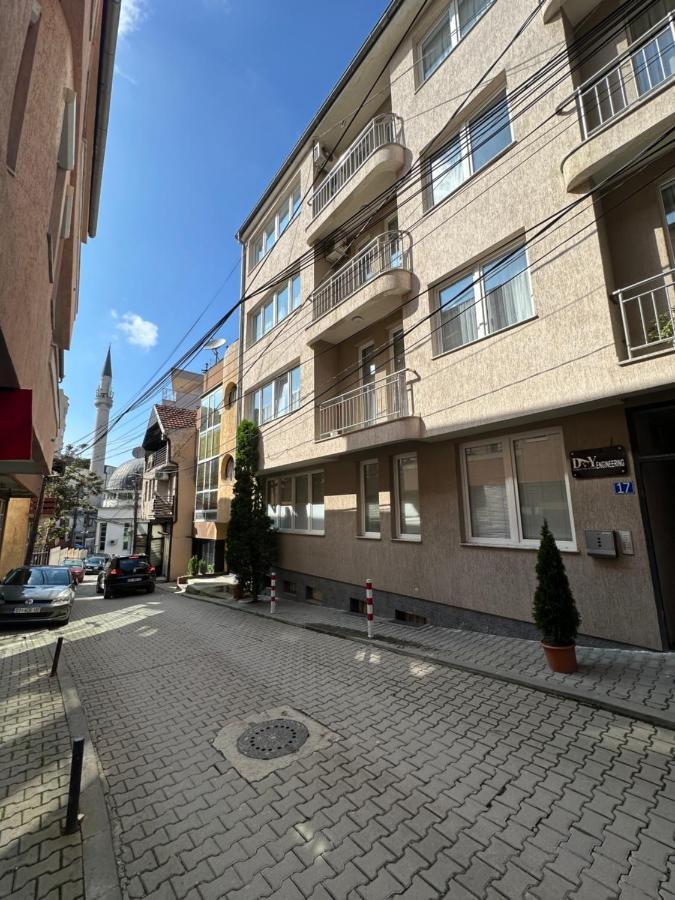 Spacious 3-Bedroom Condo Next To City Center Pristina Buitenkant foto